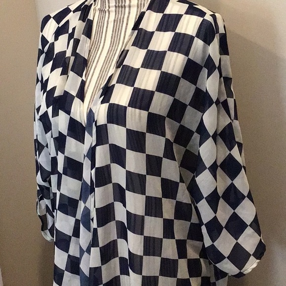 LuLaRoe Checkered Sheer Blue Wrap Size Medium - Picture 3 of 5